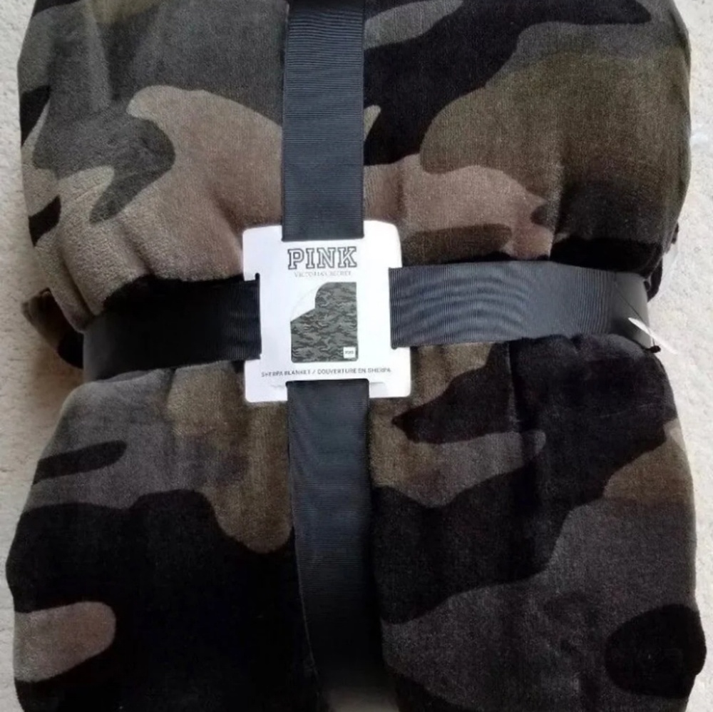 VS Pink Camp Sherpa Blanket